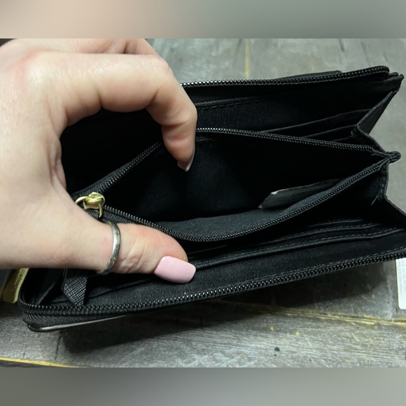 Liz Claiborne black triangle tipped change purse three-quarter, zip wallet. NWT - Picture 4 of 8